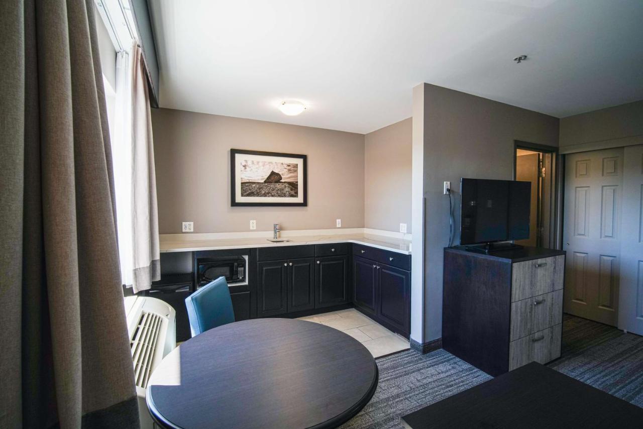 Best Western Plus Chocolate Lake Hotel - Halifax Exterior photo